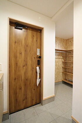 デキノヤホームの施工事例「柱や梁を見せて木の雰囲気で癒される家」の画像9
