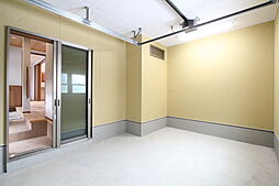 デキノヤホームの施工事例「インナーガレージのある勾配天井の平屋」の画像