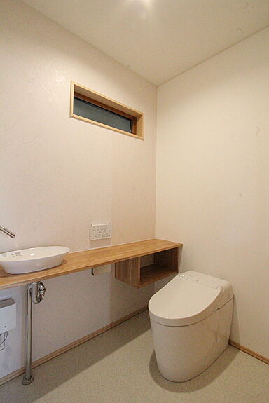 デキノヤホームの施工事例「インナーガレージのある勾配天井の平屋」の画像5