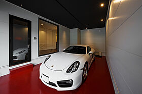アーキホームライフ 北近畿の施工事例「愛車をインテリアの一部に。赤い床のガレージと全館空調のあるスタイリッシュな邸宅」の画像3