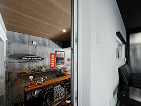 アーキホームライフ 南大阪の施工事例「夜景を一望できるリビングバルコニーが映えるビルトインガレージハウス」の画像10