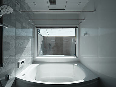 アーキホームライフ 奈良の施工事例「夜景を一望できるリビングバルコニーが映えるビルトインガレージハウス」の画像8