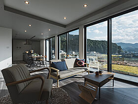 アーキホームライフ 岡山の施工事例「田園風景に佇むビルトインガレージ付きの平屋」の画像1