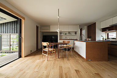 株式会社木の家専門店谷口工務店の施工事例「【滋賀県近江八幡市】共働き・30代子育て世代が叶えた、みんなが集うあたたかい家。」の画像2