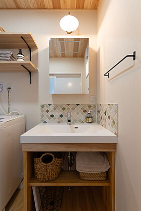 新産住拓株式会社の施工事例「【平屋/自然素材】家族団らんを楽しむ、国産材をふんだんに使用したここちよい住まい」の画像8