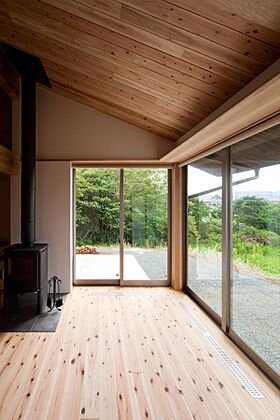 新産住拓株式会社の施工事例「【薪ストーブ/グッドデザイン賞受賞】熊本の杉材を使った自然感じる住まい」の画像2