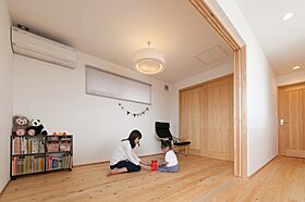 新産住拓株式会社の施工事例「【外構/和モダン/2階建て】木組みのエクステリアで自然とつながる暮らし」の画像10