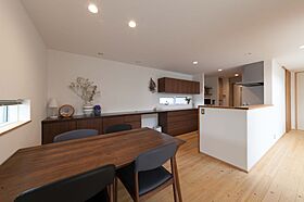 新産住拓株式会社の施工事例「【外構/和モダン/2階建て】木組みのエクステリアで自然とつながる暮らし」の画像5