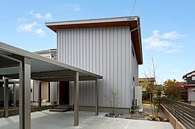 株式会社暮匠の施工事例「ウェルビーイングに暮らす、心地よい吹き抜けのある家」の画像1