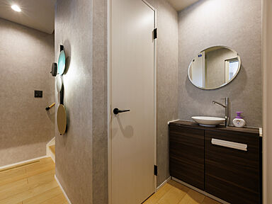 PGハウス 箕面の施工事例「防音の音楽室と光あふれる吹き抜け。グレー×黒が映える洗練された3階建て」の画像10