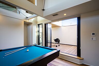株式会社ビルドアートの施工事例「ビリヤード室・シェフズキッチン・書斎を備えたラグジュアリーな邸宅」の画像4