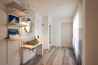 株式会社ビルドアートの施工事例「ハンモックと造作本棚のある勾配天井のナチュラルスタイルの家」の画像6