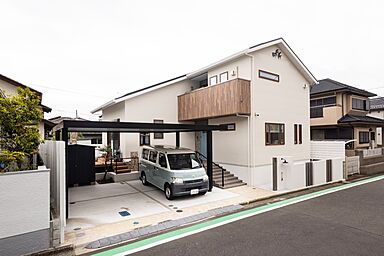 株式会社ビルドアートの施工事例「ハンモックと造作本棚のある勾配天井のナチュラルスタイルの家」の画像9