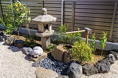 株式会社ビルドアートの施工事例「日本庭園とダウンフロアキッチンのある和モダン3階建て」の画像2