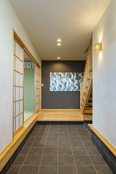 株式会社ビルドアートの施工事例「日本庭園とダウンフロアキッチンのある和モダン3階建て」の画像3