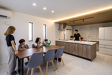 株式会社ビルドアートの施工事例「収納計画で生活感ゼロを実現した5人家族のシンプルモダンの家」の画像2