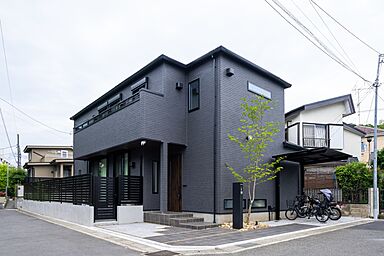 株式会社ビルドアートの施工事例「ファミリークローゼットと分離型洗面室のある家事動線に優れた家」の画像1