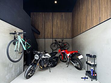 株式会社ビルドアートの施工事例「半地下インナーガレージでバイクと暮らすブルックリンスタイルの家」の画像