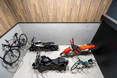 株式会社ビルドアートの施工事例「半地下インナーガレージでバイクと暮らすブルックリンスタイルの家」の画像4