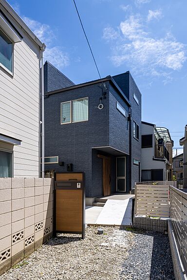 株式会社ビルドアートの施工事例「自転車5台を室内土間に収納・メンテナンスできる、家事ラク設計の2階建て住宅」の画像1