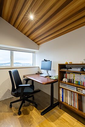 株式会社ビルドアートの施工事例「パティオから空を切り抜く、美術館のような2階リビングの家」の画像10