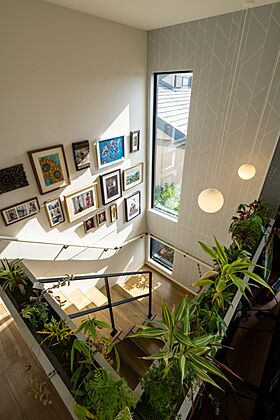株式会社ビルドアートの施工事例「超旗竿地に建つ富士山を望む眺望抜群の2階リビングの家」の画像4