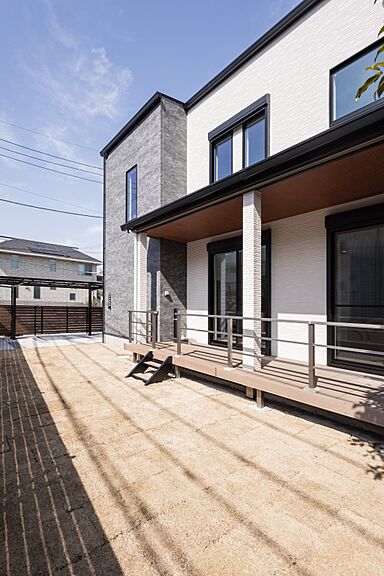 株式会社ビルドアートの施工事例「吹き抜けと大開口窓で光が満ちる2階建て3LDKの家」の画像6