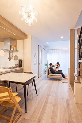株式会社ビルドアートの施工事例「リビングと一体化した10帖ウッドデッキで、家族がのびのび暮らす2階建て」の画像4