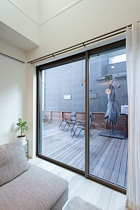 株式会社ビルドアートの施工事例「リビングと一体化した10帖ウッドデッキで、家族がのびのび暮らす2階建て」の画像6