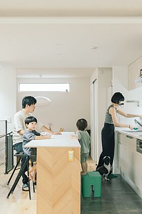 株式会社ビルドアートの施工事例「18坪の狭小地に建つ、回遊キッチンと収納の技が光る3階建て3LDK」の画像6