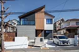 株式会社ビルドアートの施工事例「室内アスレチックとブランコ。家族みんながリビングに集まるお家」の画像