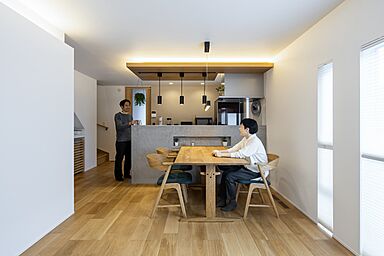 株式会社ビルドアートの施工事例「床下エアコンを採用した、やわらかな光が入る居心地のいいフラットな家」の画像5