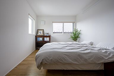 株式会社ビルドアートの施工事例「床下エアコンを採用した、やわらかな光が入る居心地のいいフラットな家」の画像9
