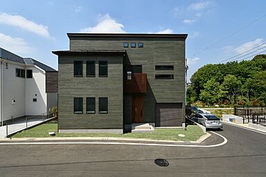 株式会社ビルドアートの施工事例「ビルトインガレージとボルタリングがあるスキップフロアの3LDK」の画像1