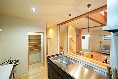 株式会社リソーケンセツの施工事例「埼玉県さいたま市|34坪 2階建て4LDK|家族と猫が心地よく暮らす無垢の家」の画像2