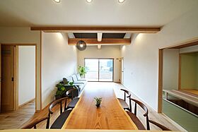 株式会社リソーケンセツの施工事例「千葉県野田市|42坪 平屋住宅5LDK|親子三世代が暮らす無垢の家」の画像1