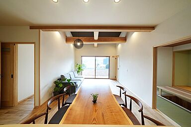 株式会社リソーケンセツの施工事例「千葉県野田市|42坪 平屋住宅5LDK|親子三世代が暮らす無垢の家」の画像1