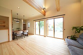 株式会社リソーケンセツの施工事例「埼玉県春日部市|35坪 2階建て4LDK|ZEH住宅 薪ストーブのある無垢の家」の画像1