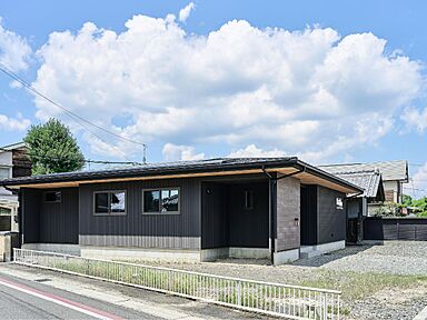 小さい平屋 すみ家の施工事例「新生活を始めたふたりの、中庭のある平屋」の画像1