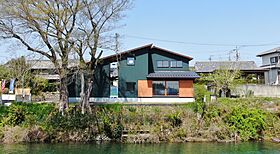 富田製材株式会社の施工事例「畔の家 景色と暮らす、別荘のような日常」のメイン画像