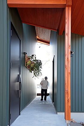 富田製材株式会社の施工事例「畔の家 景色と暮らす、別荘のような日常」の画像2