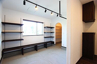 株式会社NATURAL SENSEの施工事例「金ケ崎町T様邸 カバードポーチのある家事楽動線&7.5帖玄関土間収納のお家」の画像3