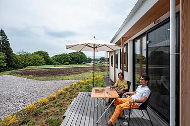 グラントモノ建築設計事務所 【軽井沢スタジオ】の施工事例「桜に臨む家【平屋/ガレージ/別荘/移住】」の画像7