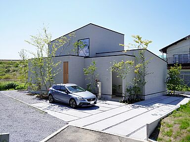 グラントモノ建築設計事務所 【軽井沢スタジオ】の施工事例「「壁の中の庭」-光と静寂の空間-」の画像