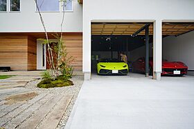 グラントモノ建築設計事務所 【軽井沢スタジオ】の施工事例「凛とした佇まいの軽井沢の家」の画像1