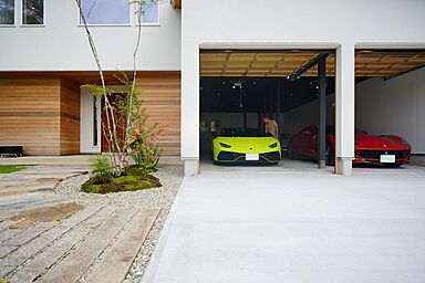 グラントモノ建築設計事務所 【軽井沢スタジオ】の施工事例「凛とした佇まいの軽井沢の家」の画像1