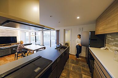 グラントモノ建築設計事務所 【軽井沢スタジオ】の施工事例「三者三様の暮らし ー店舗兼用・在宅ワーク住宅ー」の画像4
