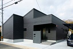 東建築|HIGASHIKENCHIKU|北九州の注文住宅工務店の施工事例「暮らしに寄り添うシンプルモダン×ブラックが映える平屋|東建築」の画像