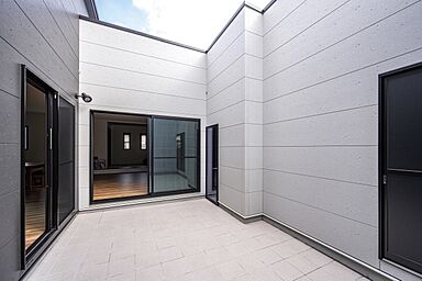 東建築|HIGASHIKENCHIKU|北九州の注文住宅工務店の施工事例「暮らしに寄り添う上質なグレートーンのシンプルモダンな平屋|東建築」の画像7