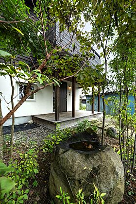 ゆたか建設株式会社 Yutakaの施工事例「薪ストーブと緑豊かなパッシブソーラーの家」の画像1